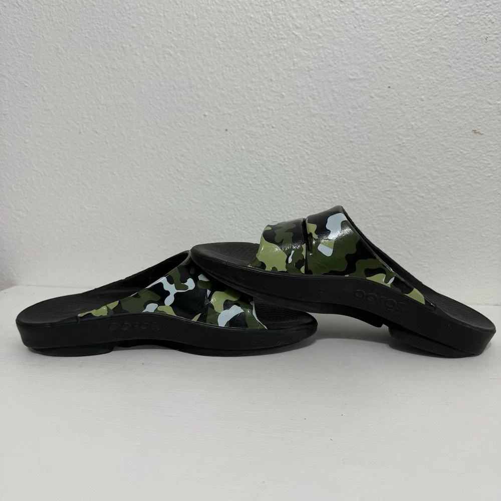 Oofos Ooaah Jungle Camo Comfort Recovery Sandals‎ Mens Size 7 Womens 8